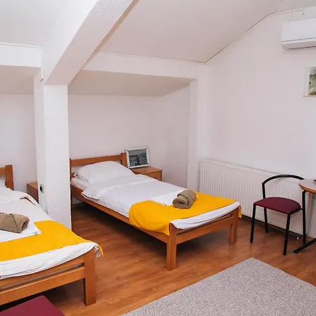 Hostel Domacinska Kuca *