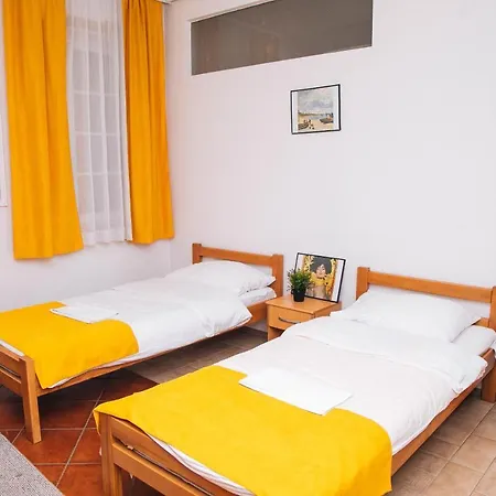 Domacinska Kuca Hostel *