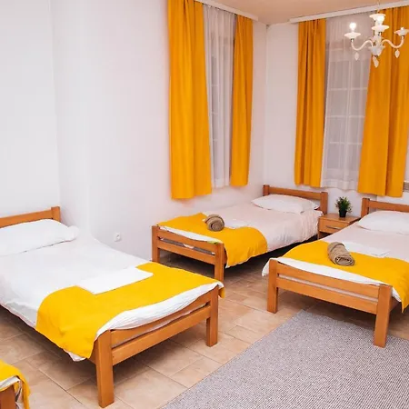 Hostel Domacinska Kuca *
