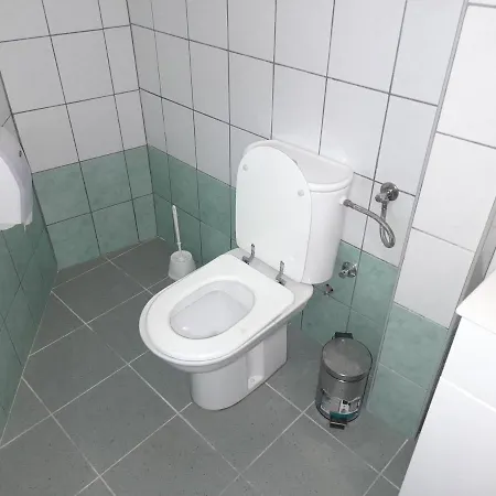Domacinska Kuca *