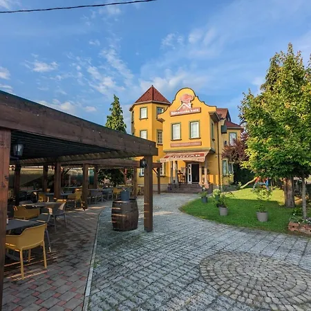Domacinska Kuca Hostel