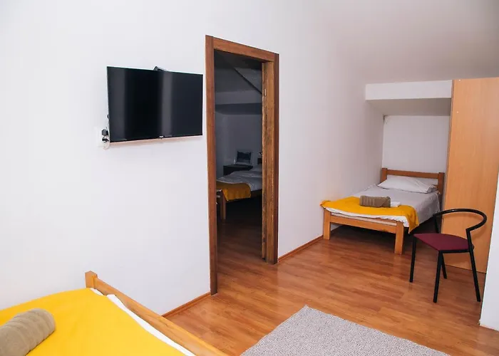 Hostel Domacinska Kuca *